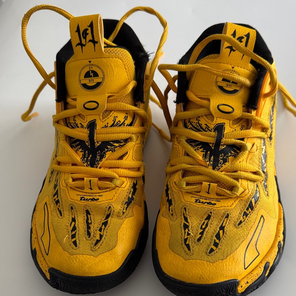 Nike Kids Yellow and Black Graphic Sneakers